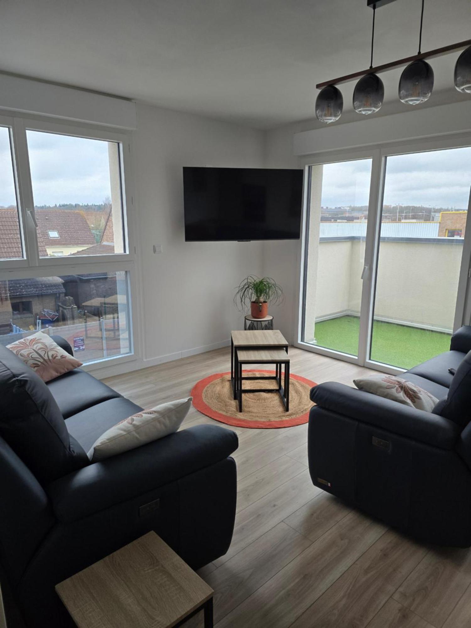 Appartement Cosy Pres De Sceneo Et Auchan Au Dessus Du Fleuriste Bellafleur Longuenesse Eksteriør bilde